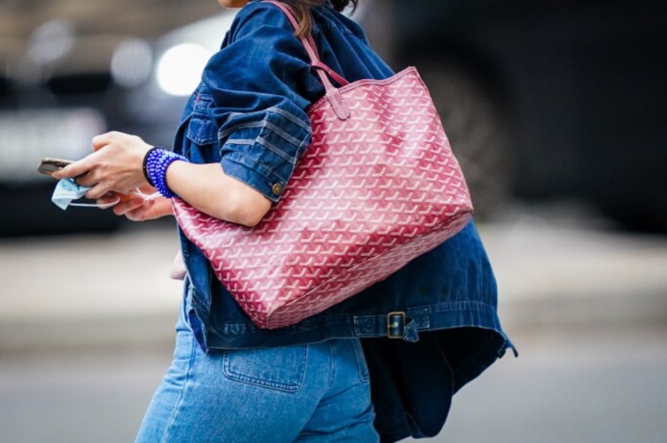 The Essential Guide to Tote Bags for Women: Finding the Perfect Style and Size